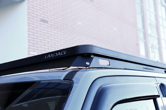 SS304 Montaje de columna vertebral 4X4 Tanque 300 Accesorios de aleación de aluminio de bajo perfil Techo de tren Cesta de carga de automóviles Taquillas para GWM