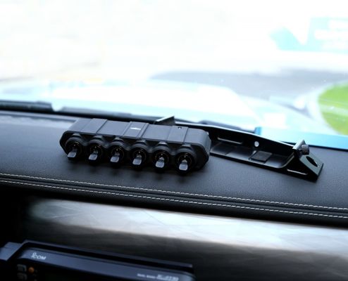 Sistema de relé electrónico inalámbrico montado en un bastidor de techo para un panel de control de interruptores de automóviles 4x4