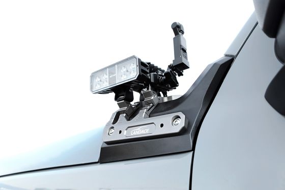 Una columna de luz con capucha soporte 4x4 tanque 300 4runner con capucha montador de luz