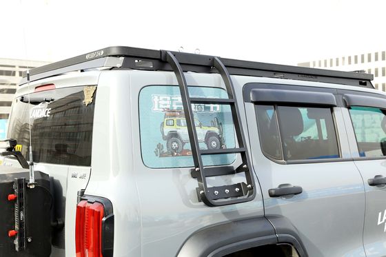 Q235-8 Kit de adaptación de la escalera lateral del tanque 300 para vehículos 4x4 para mejorar la funcionalidad