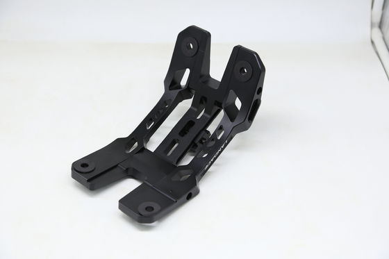 Convenientes soportes de montaje de luz de pilar A recubiertos en polvo para el mecanizado CNC de aleación de aluminio