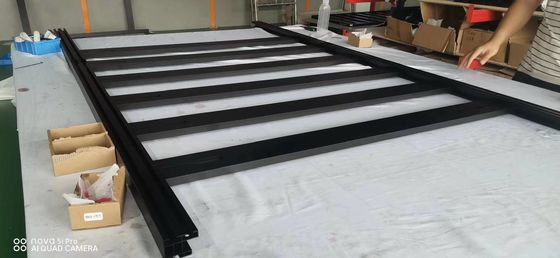 150*142*5 Tamaño Cargador de techo de recubrimiento en polvo negro para protección y almacenamiento LC150