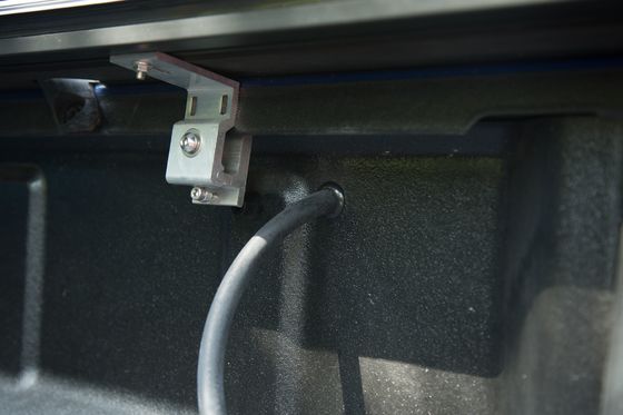 Nissan Navara NP300 Modelo de automóvil cubierta de tono retráctil para cama de camioneta todoterreno