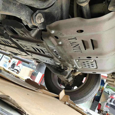 4x4 Toyota Tundra Protección del motor pintada de negro