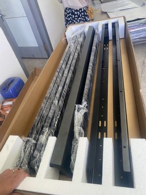 Mejore las capacidades todoterreno de su LC200 con el kit de bastidores de techo Slimline II personalizado