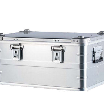 Caja de cocina compacta y ligera de aluminio para acampar con un amplio espacio de almacenamiento