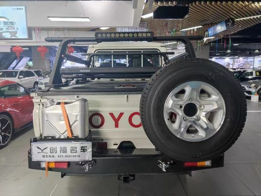 Toyota LC79 Parachoques traseros con porta neumáticos Jerrycan Holder Gancho Bull Bar Parachoques delanteros