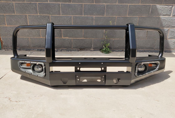 Toyota LC79 Auto Parts Winch Bull Bar Parachoques delanteros con porta neumáticos Jerry puede sostener