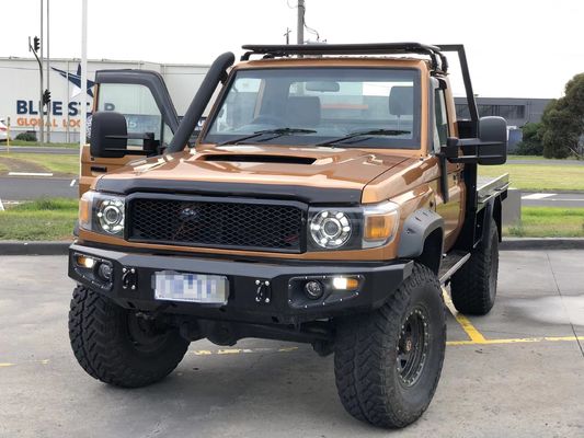 Toyota LC79 Auto Parts Winch Bull Bar Parachoques delanteros con porta neumáticos Jerry puede sostener
