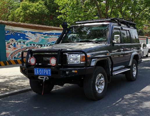 Toyota LC79 recubierto de polvo parachoque parachoque trasero con parachoque delantero de cabrestante y porta neumáticos