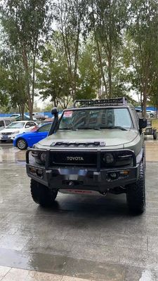 OEM aceptado parachoque delantero para Toyota FJ Cruiser con barra de gancho y porta neumáticos