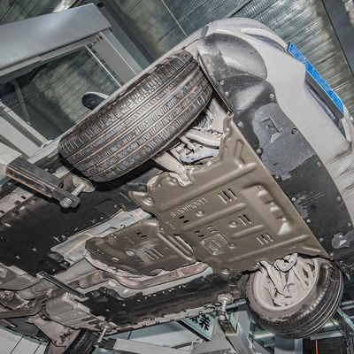 Alfa Romeo Stelvio Protección bajo el vehículo placa de patinaje con proceso de estampado integrado