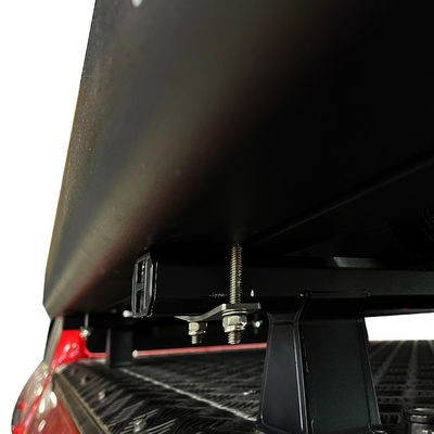 Ducha de caravana fuera de carretera con tanque de agua de 30L montado en el bastidor del techo del automóvil y técnicas de soldadura