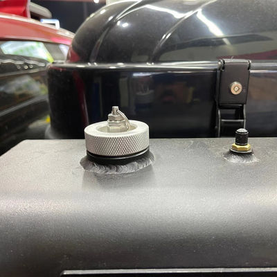 Tanque de agua a presión negro universal para ducha de carretera en el techo del equipo de campamento