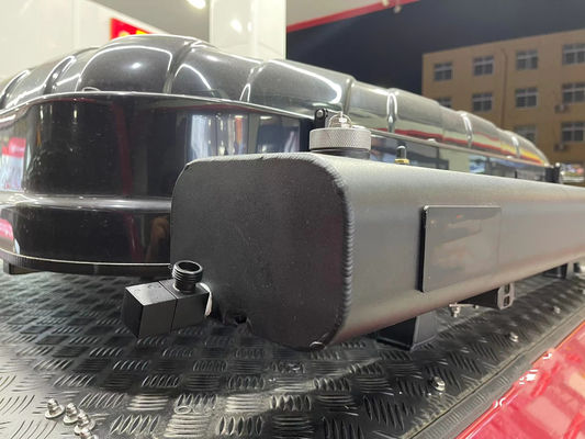 Tanque de agua a presión negro universal para ducha de carretera en el techo del equipo de campamento