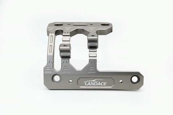 Instalaciones de iluminación de montaje eficiente en el tanque 300 de la Gran Muralla con soportes compatibles con JEEP