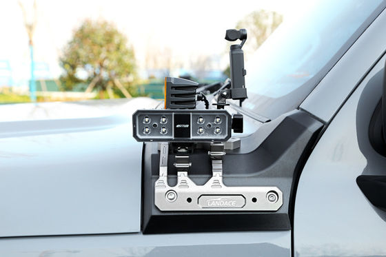 Instalaciones de iluminación de montaje eficiente en el tanque 300 de la Gran Muralla con soportes compatibles con JEEP