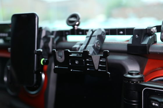 Jeep Wrangler Telefono GoPro CB Micrófono y portador de cámaras DSLR con diseño geométrico